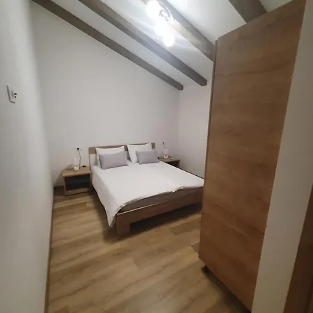 Maris Apartment *