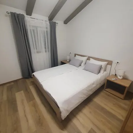 Maris Apartment *